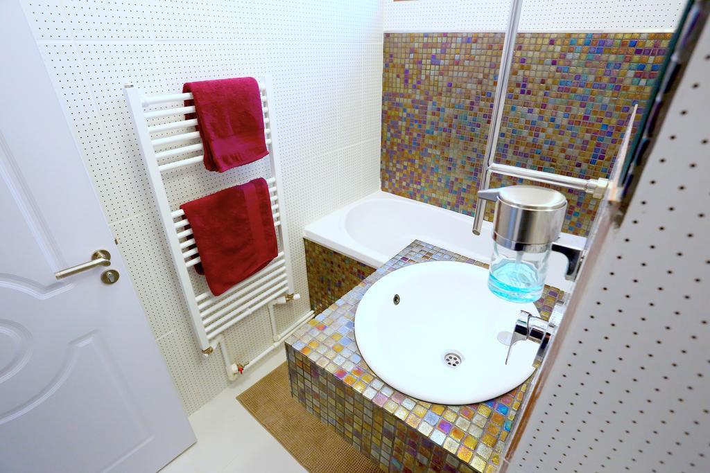 Soho Apartment Near Ceronav 加拉茨 客房 照片